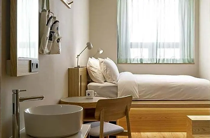 Anteroom 3*