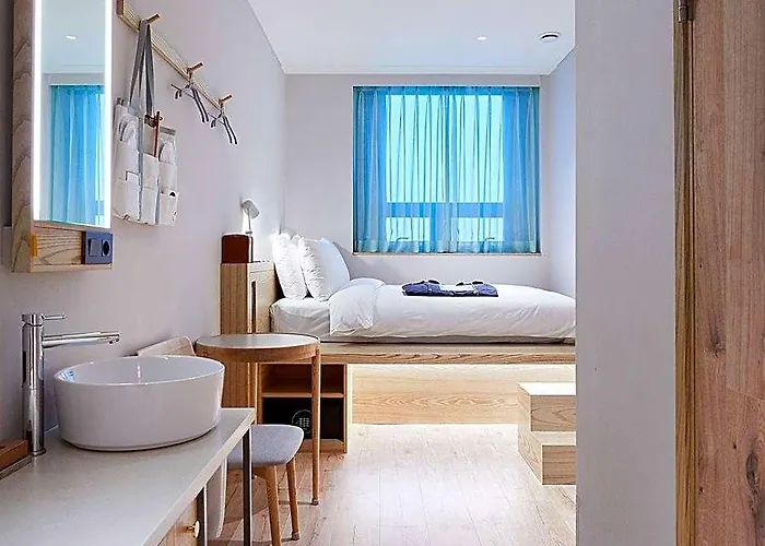 Anteroom 3*